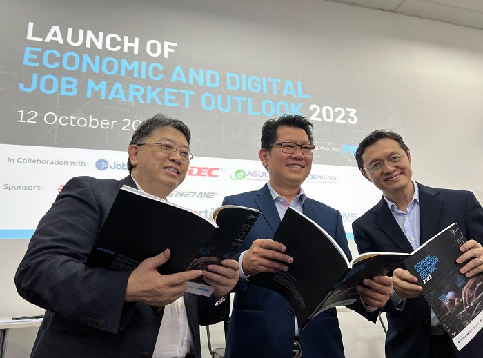 (L 2 R): Woon Tai Hai, Pikom advisor and research chair with Alex Liew, Pikom deputy chairman and Ong Kian Yew, Pikom CEO.